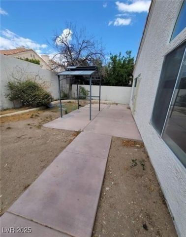 9820 Cross Creek Way, Las Vegas, NV 89117