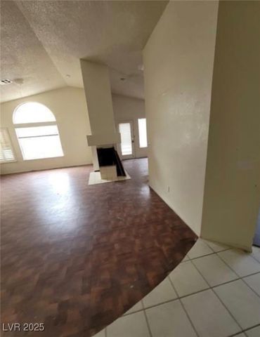 9820 Cross Creek Way, Las Vegas, NV 89117