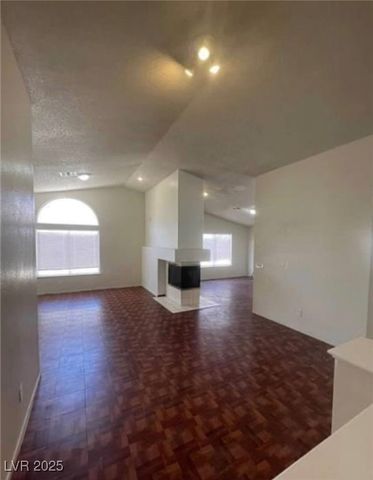 9820 Cross Creek Way, Las Vegas, NV 89117