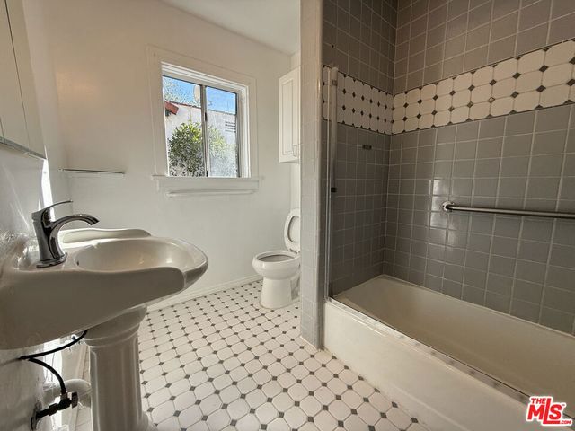 2217 Selby Avenue, Los Angeles, CA 90064