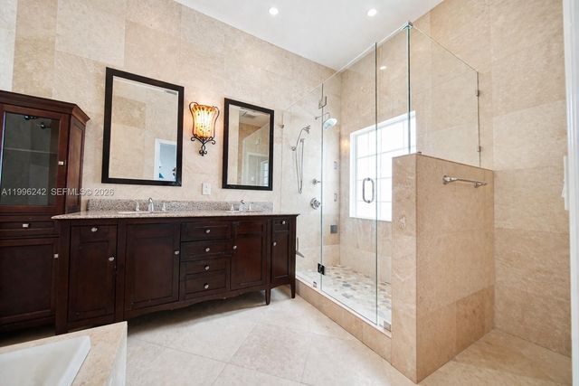 717 Tanglewood Cir, Weston, FL 33327