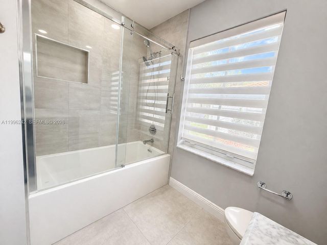 717 Tanglewood Cir, Weston, FL 33327