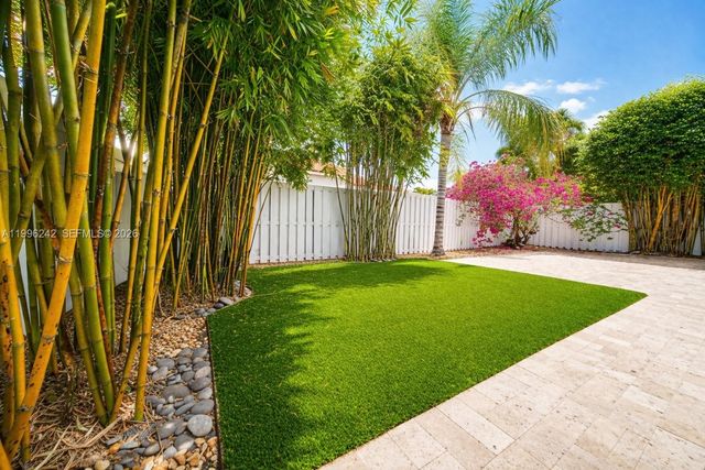 717 Tanglewood Cir, Weston, FL 33327