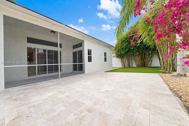 717 Tanglewood Cir, Weston, FL 33327