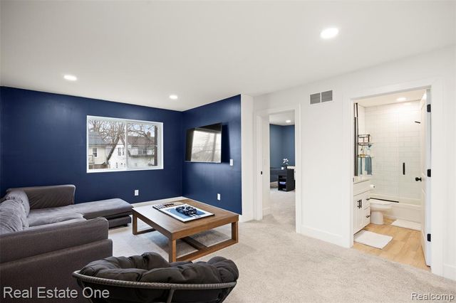 1705 E Meyers Avenue, Hazel Park, MI 48030