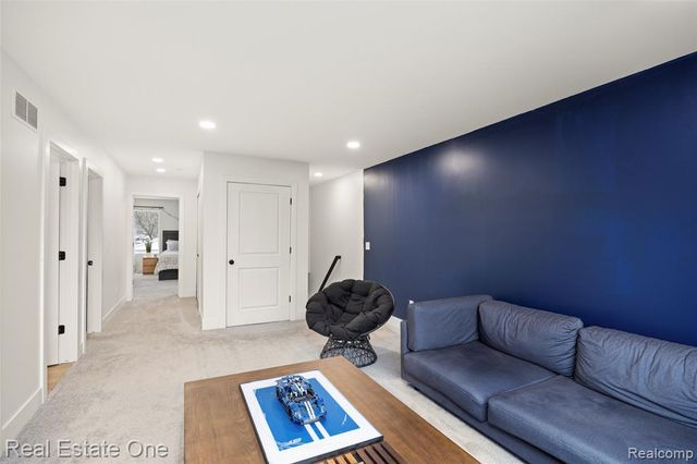 1705 E Meyers Avenue, Hazel Park, MI 48030