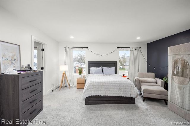 1705 E Meyers Avenue, Hazel Park, MI 48030