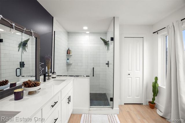 1705 E Meyers Avenue, Hazel Park, MI 48030