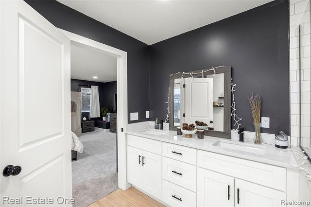 1705 E Meyers Avenue, Hazel Park, MI 48030