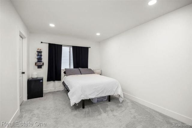 1705 E Meyers Avenue, Hazel Park, MI 48030