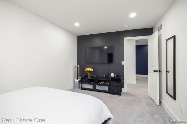 1705 E Meyers Avenue, Hazel Park, MI 48030