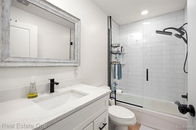 1705 E Meyers Avenue, Hazel Park, MI 48030