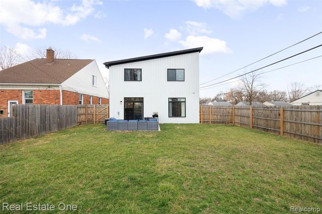 1705 E Meyers Avenue, Hazel Park, MI 48030