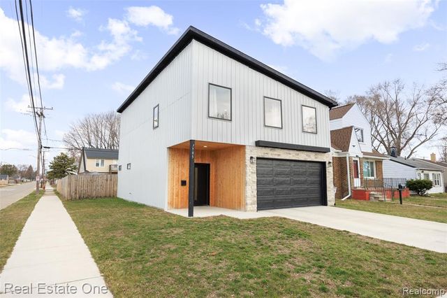 1705 E Meyers Avenue, Hazel Park, MI 48030