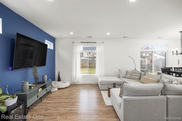 1705 E Meyers Avenue, Hazel Park, MI 48030