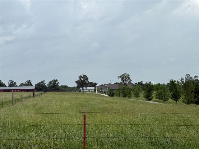 450 NW Holland Avenue, Gentry, AR 72734
