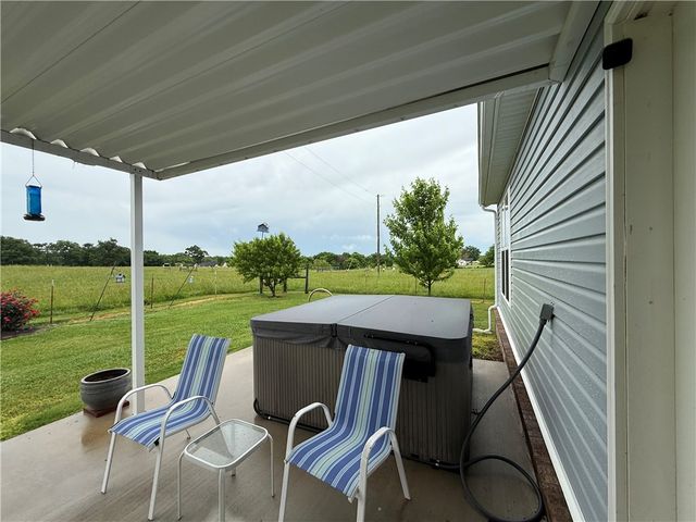 450 NW Holland Avenue, Gentry, AR 72734
