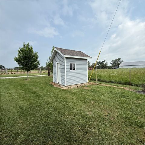 450 NW Holland Avenue, Gentry, AR 72734
