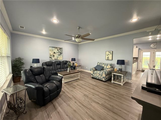 450 NW Holland Avenue, Gentry, AR 72734