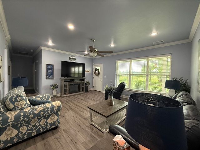 450 NW Holland Avenue, Gentry, AR 72734