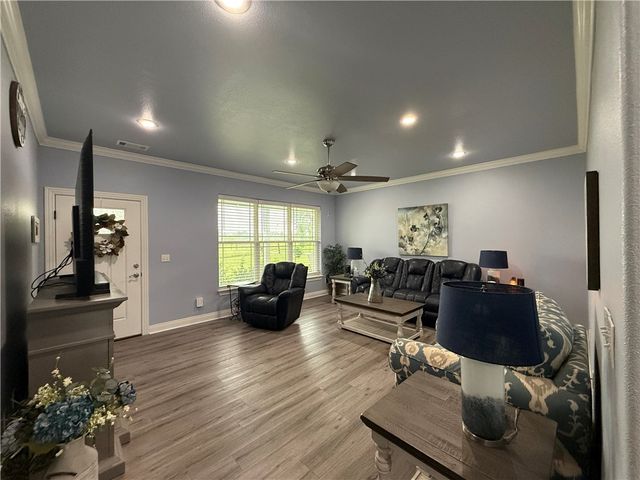 450 NW Holland Avenue, Gentry, AR 72734