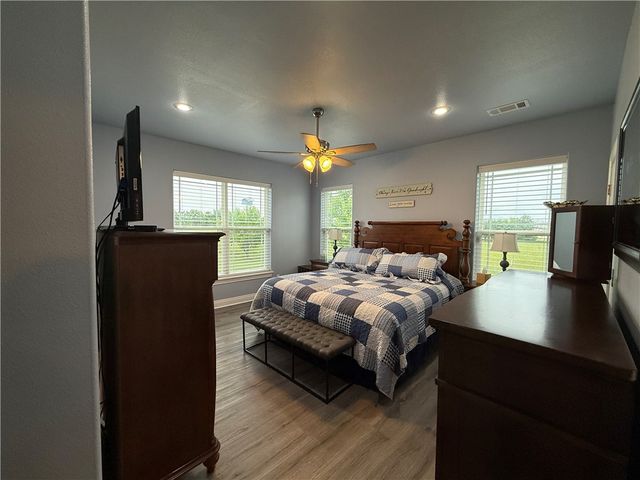 450 NW Holland Avenue, Gentry, AR 72734