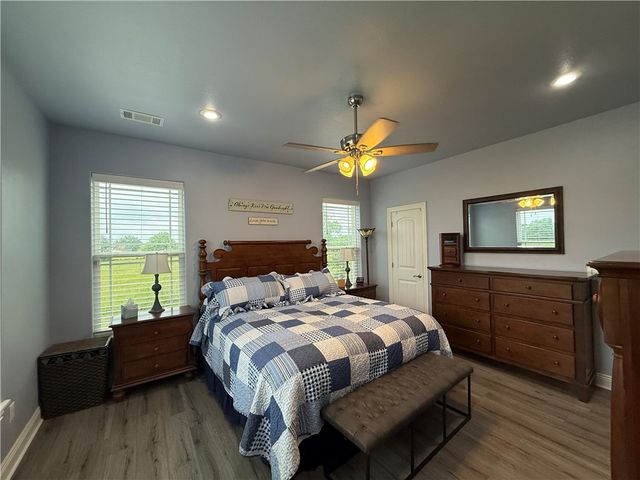 450 NW Holland Avenue, Gentry, AR 72734