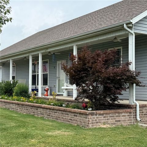 450 NW Holland Avenue, Gentry, AR 72734