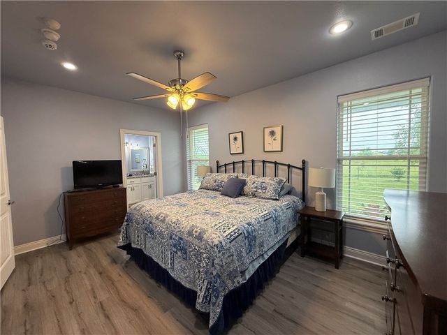 450 NW Holland Avenue, Gentry, AR 72734