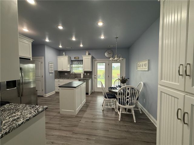 450 NW Holland Avenue, Gentry, AR 72734