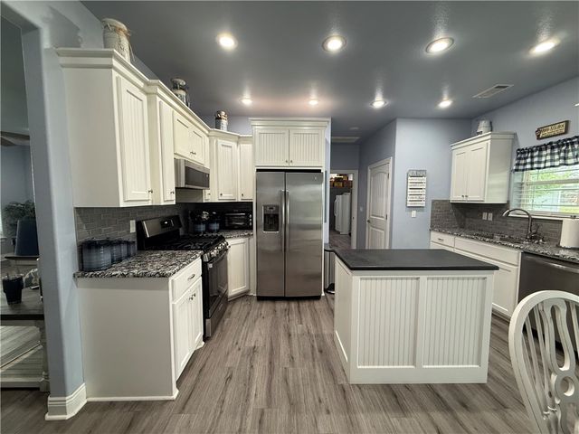 450 NW Holland Avenue, Gentry, AR 72734