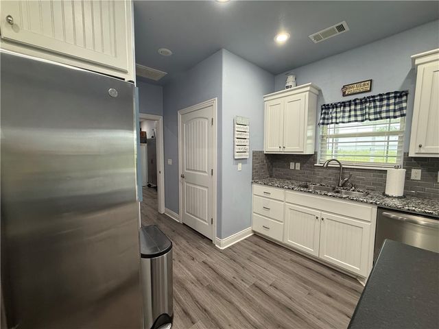 450 NW Holland Avenue, Gentry, AR 72734