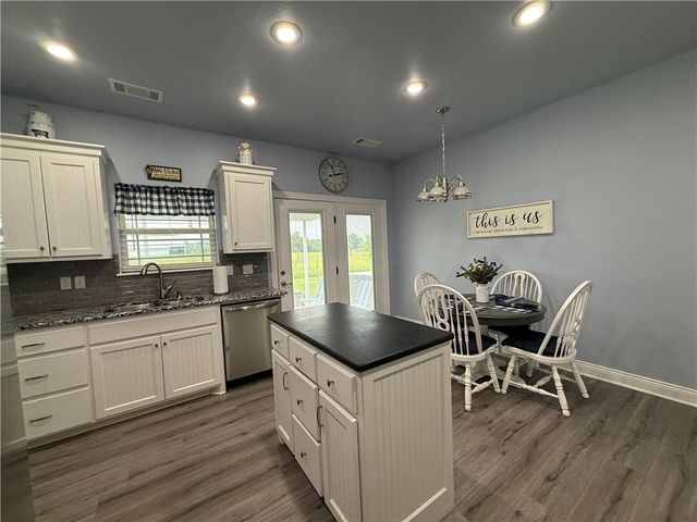 450 NW Holland Avenue, Gentry, AR 72734