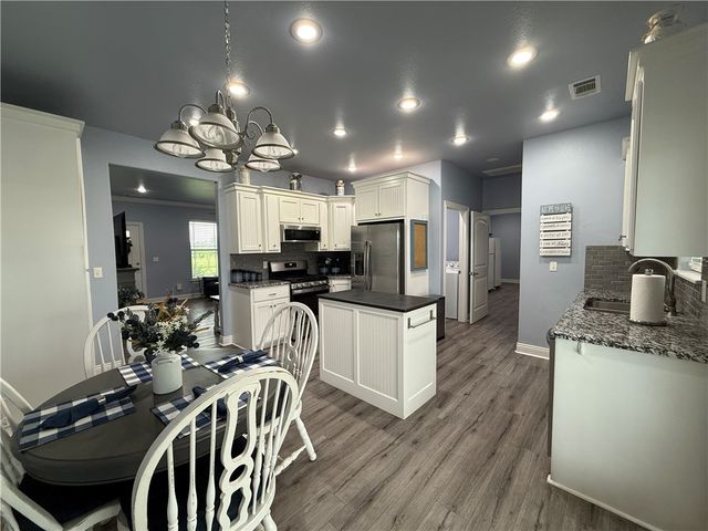 450 NW Holland Avenue, Gentry, AR 72734