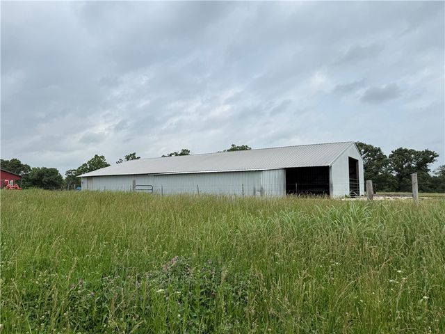 450 NW Holland Avenue, Gentry, AR 72734
