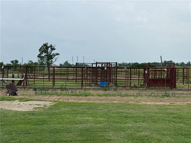 450 NW Holland Avenue, Gentry, AR 72734