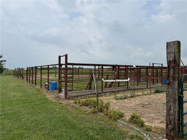 450 NW Holland Avenue, Gentry, AR 72734
