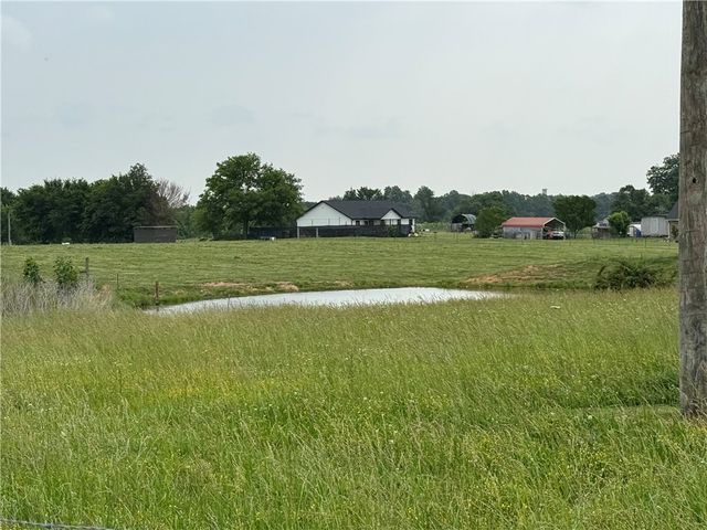 450 NW Holland Avenue, Gentry, AR 72734