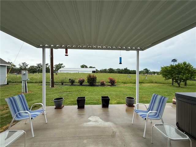 450 NW Holland Avenue, Gentry, AR 72734