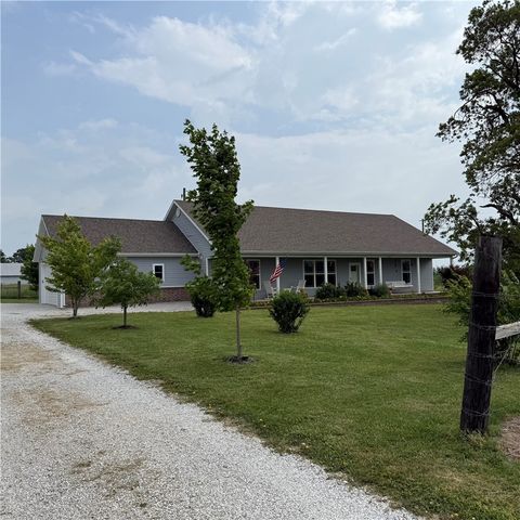 450 NW Holland Avenue, Gentry, AR 72734