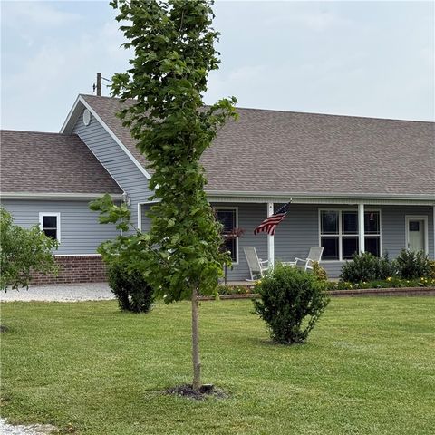 450 NW Holland Avenue, Gentry, AR 72734