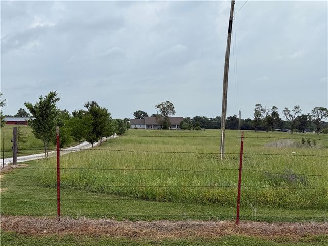 450 NW Holland Avenue, Gentry, AR 72734