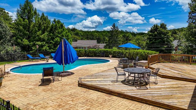 55 Middle Creek Road, Signal Mountain, TN 37377