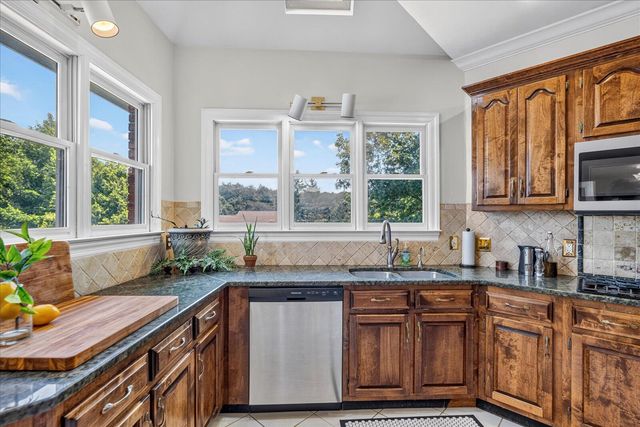 55 Middle Creek Road, Signal Mountain, TN 37377