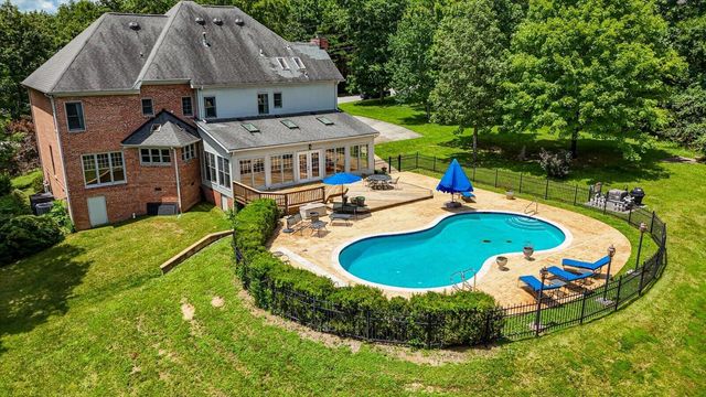 55 Middle Creek Road, Signal Mountain, TN 37377