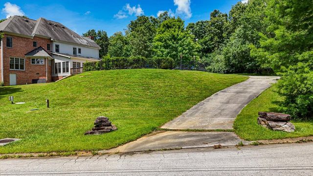 55 Middle Creek Road, Signal Mountain, TN 37377