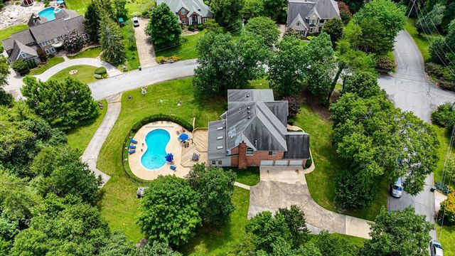 55 Middle Creek Road, Signal Mountain, TN 37377
