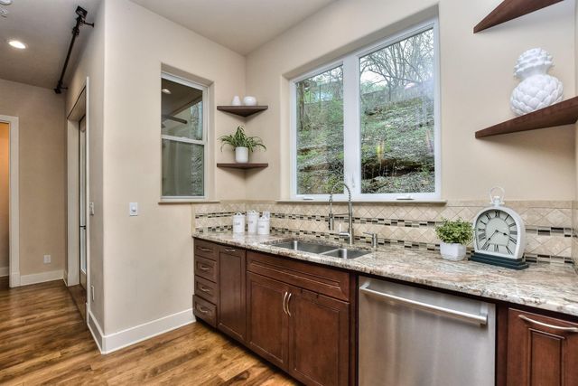 1529 Barton Springs RD 16, Austin, TX 78704