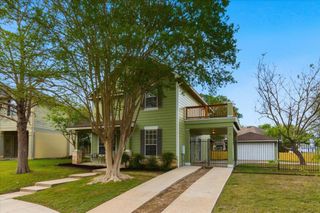 137 Crescent DR, Buda, TX 78610