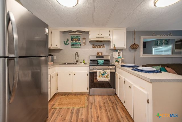 1207 W Madison Avenue, Port O'connor, TX 77982